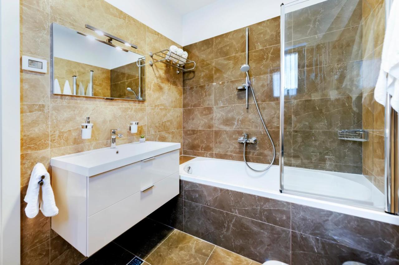 Sunny Day - Apartment With Parking Rovinj Ngoại thất bức ảnh