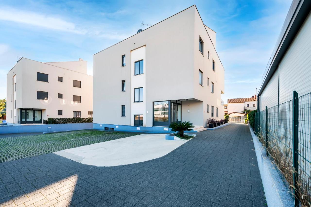 Sunny Day - Apartment With Parking Rovinj Ngoại thất bức ảnh